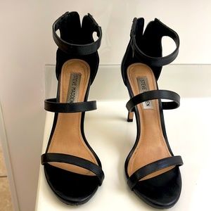 Simple strap heels